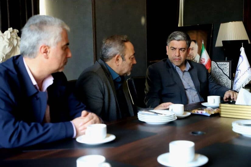 تصویر خبر: استاندار اردبیل: فعالان اقتصادی از تیم‌های ورزشی حمایت کنند