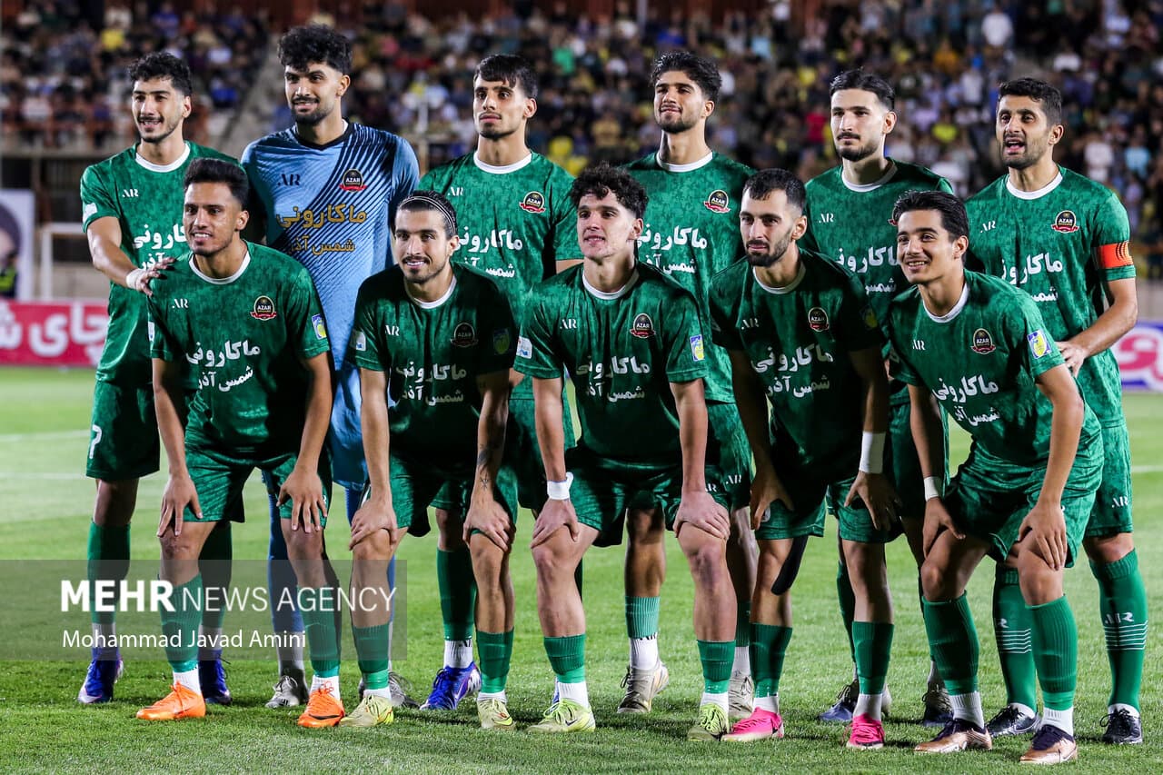تصویر خبر: شمس‌آذر: رقابت باید در زمین فوتبال رقم بخورد