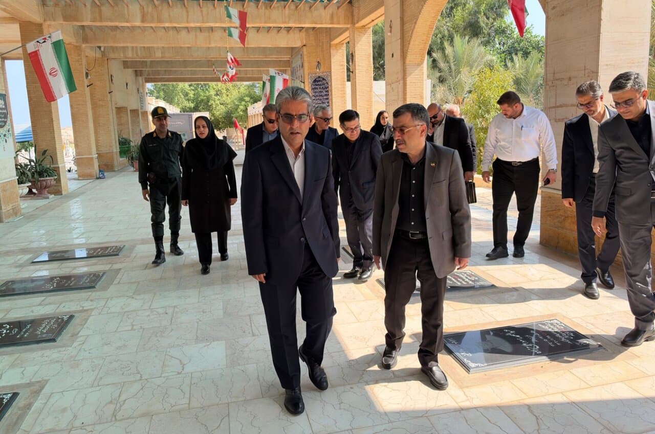 تصویر خبر: معاون وزیر بهداشت: مقاومت مردم خارگ بخشی از تاریخ پرافتخار ملت است