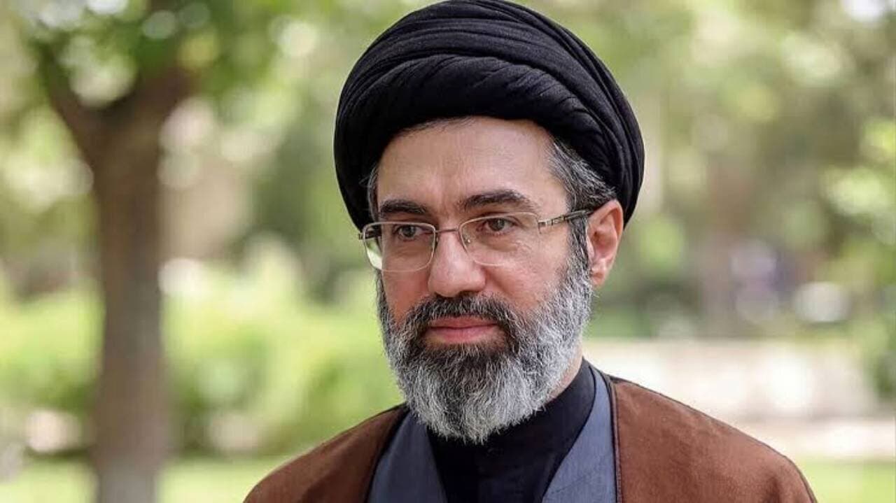 تصویر خبر: رهبر انقلاب: اقامهٔ نماز نقش ویژه‌ای در جهاد و فتح و ظفر در میدان‌های مبارزه خصوصاً میدان مبارزه‌ای که امروز پیش روی ملّت ایران است، دارد