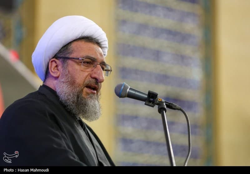 تصویر خبر: امام جمعه تبریز: آمریکا با استراتژی «نه جنگ، نه صلح» به‌دنبال فرسایش توان داخلی ایران است