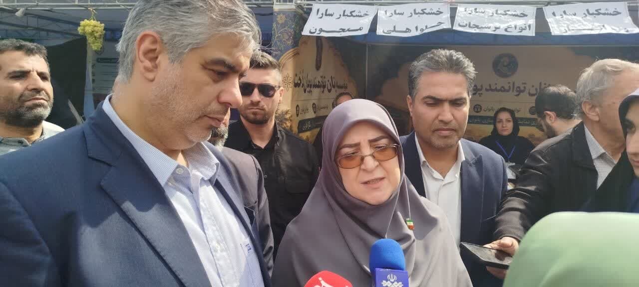 تصویر خبر: مهاجرانی: دولت بدنبال گره‌گشایی و رفع مشکلات موجود در مسیر تولید است