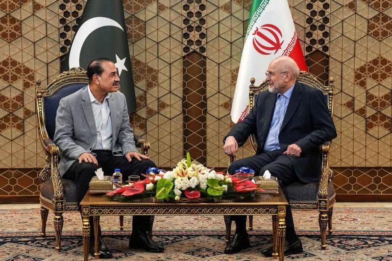 تصویر خبر: پشت پرده سفر عاصم منیر به تهران؛ پاکستان می‌تواند ایران و آمریکا را دوباره به میز مذاکره بازگرداند؟