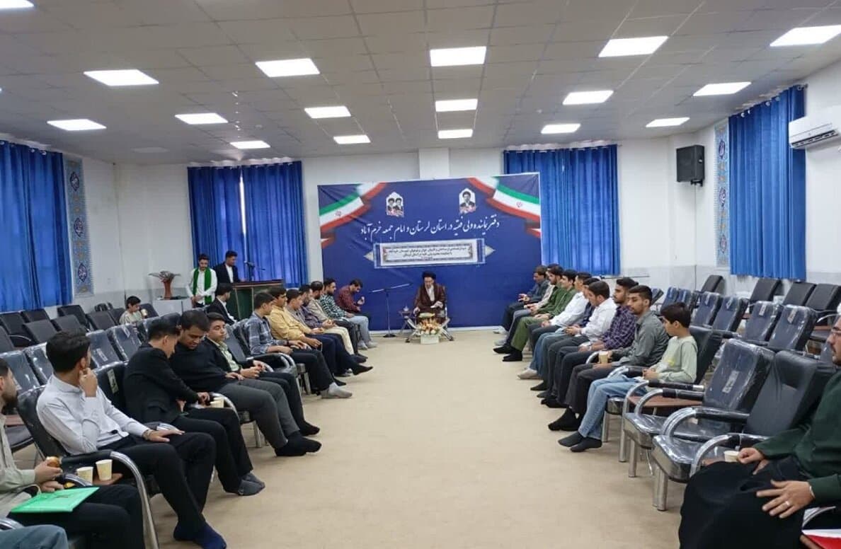تصویر خبر: شاهرخی: مسجد و روحانیت نباید از متن جامعه فاصله بگیرند