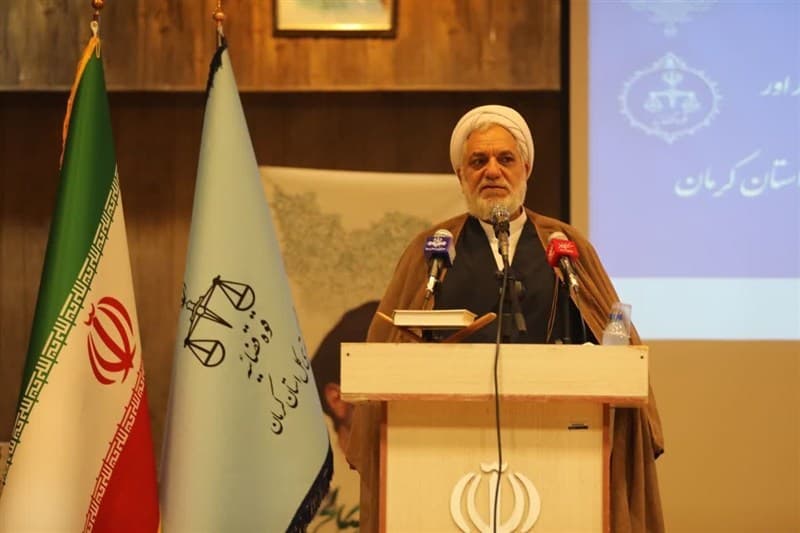 تصویر خبر: رئیس کل دادگستری استان کرمان: نباید از کنار هیچ جرمی به سادگی عبور کرد
