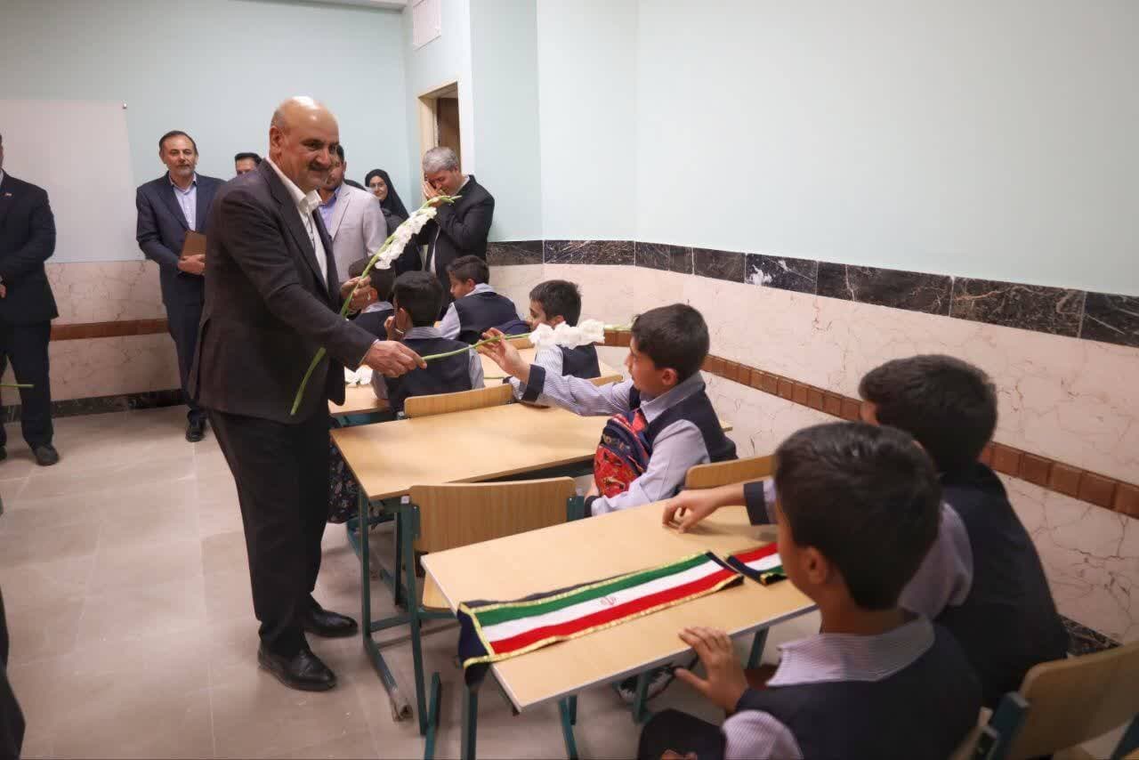 تصویر خبر: معاون استاندار البرز: سالانه ۲۰ هزار نفر به جمعیت دانش‌آموزی استان اضافه می‌شود