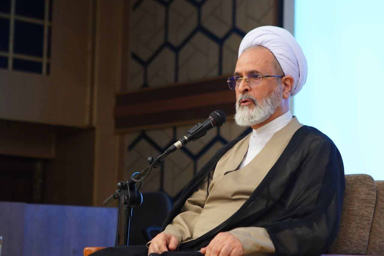 تصویر خبر: آیت الله اعرافی: نرم‌افزار اداره جامعه اسلامی باید از فقه استخراج شود