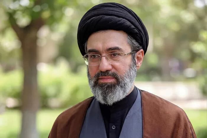 تصویر خبر: رهبر معظم انقلاب : نشانه‌های تأثیر پررنگ فراجا در جنگ‌های اخیر آشکارتر شد