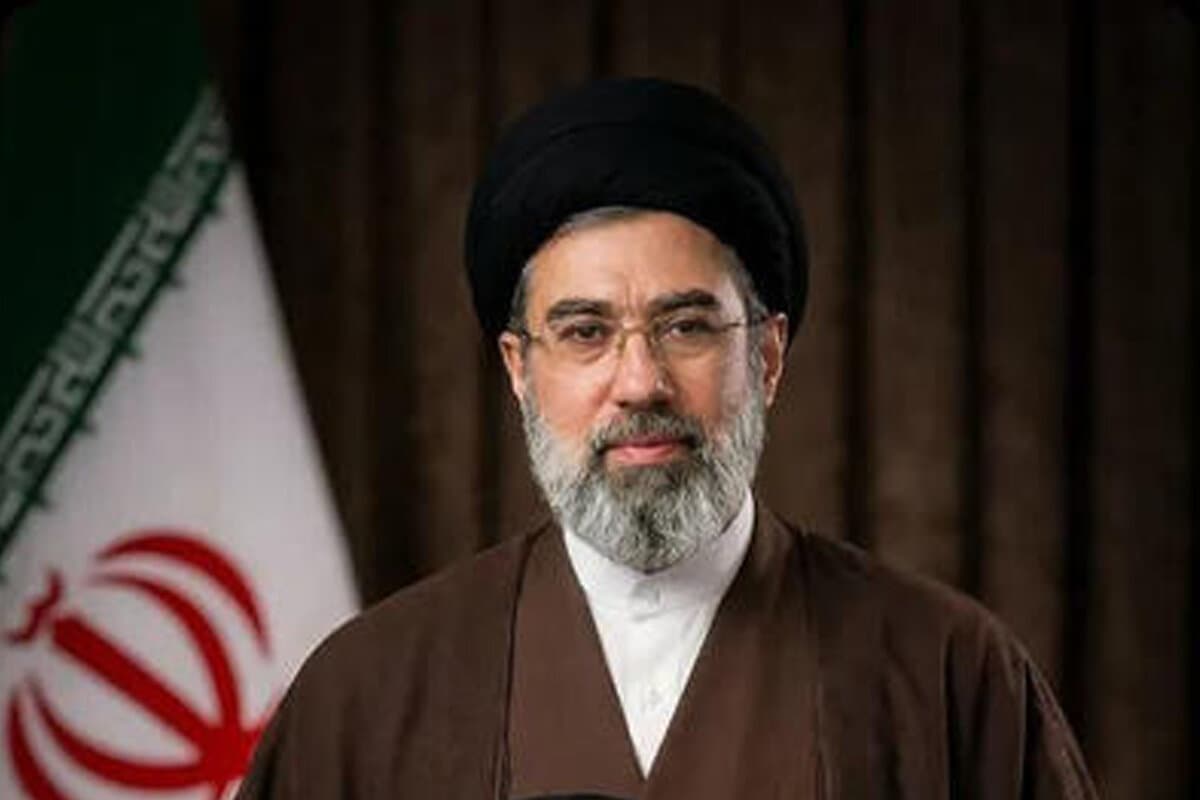 تصویر خبر: رهبر انقلاب: مسئولیت امروز دانش‌آموزان و دانشجویان، سعی در مجهز شدن به علم و تقوا، امید و اخلاق، و دانایی و توانایی و زدودن پرده‌های جهل و تاریکی است