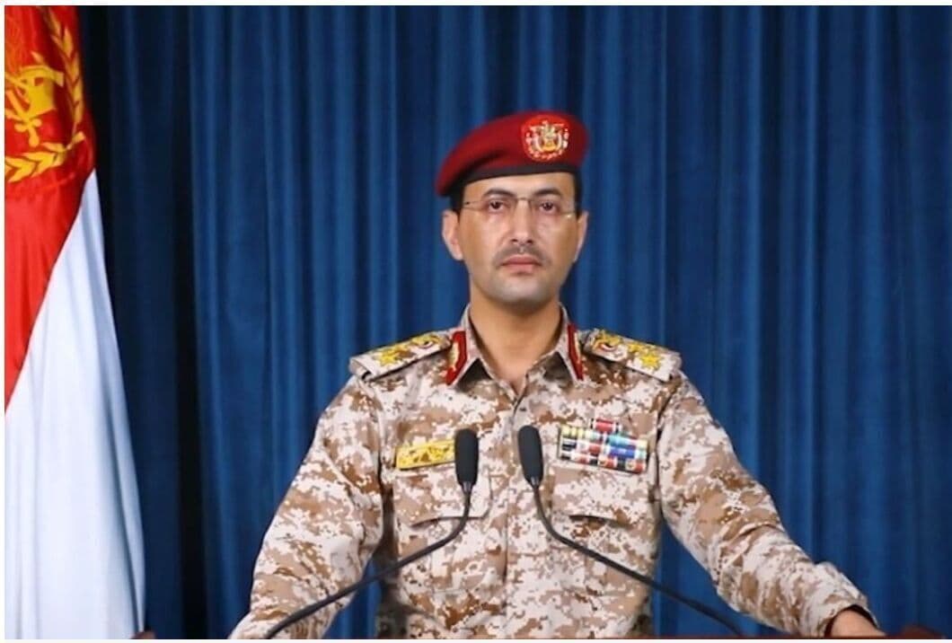 تصویر خبر: یحیی سریع: فرودگاه بین‌المللی خالد ریاض را با موشک بالستیک مورد اصابت قرار دادیم