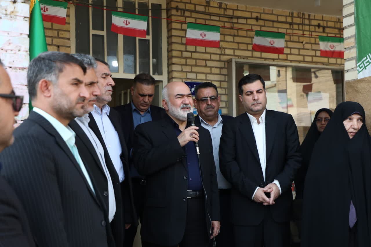 تصویر خبر: استاندار خوزستان: توسعه فضاهای آموزشی، یکی از محورهای اصلی مدیریت استان است