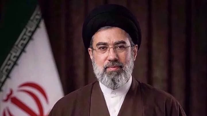 تصویر خبر: رهبر انقلاب: مسئولان حوزه سلامت به جامعه پرستاری توجه ویژه داشته باشند