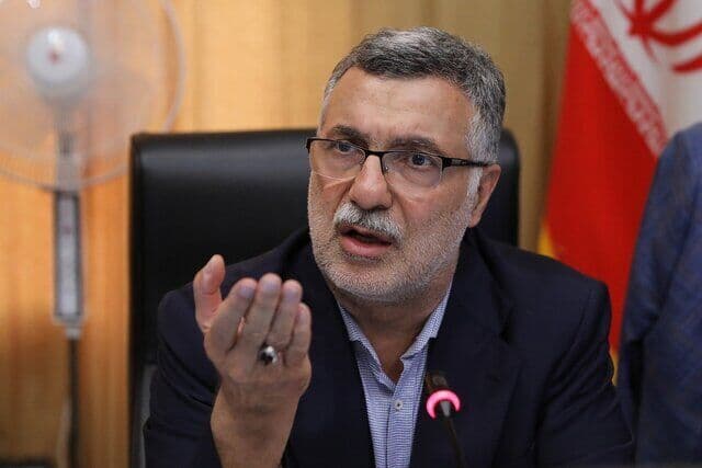 تصویر خبر: ظفرقندی: با وجود محدودیت‌ها، مواد اولیه مورد نیاز دارو به میزان کافی وارد کشور شده است