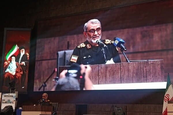 تصویر خبر: سردار رضایی: ورود افراد با پوشش نامتعارف به اماکن انتظامی ممنوع است