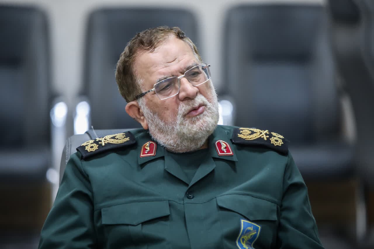 تصویر خبر: سرلشکر ایزدی: اقتدار کشور در گرو حضور و پشتیبانی ملت است