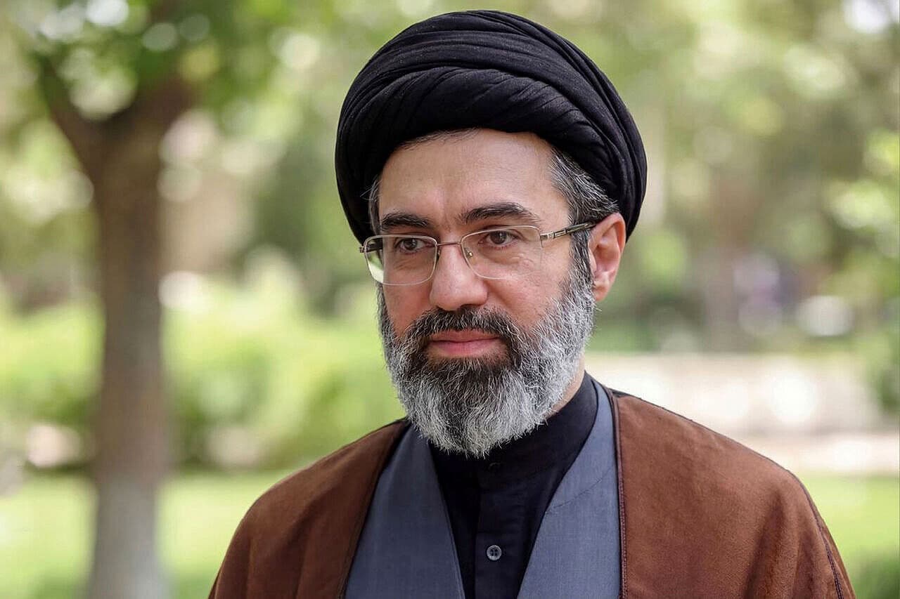تصویر خبر: رهبر معظم انقلاب: فتح قله‌های پیشرفت، مأموریت تاریخی دانش‌آموزان و دانشجویان است