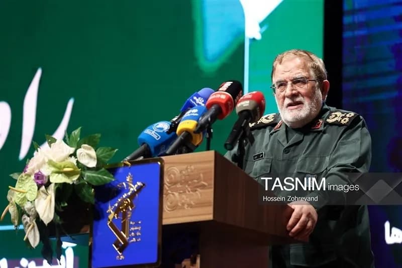 تصویر خبر: سرلشکر ایزدی: سپاه و ارتش آماده دفاع از تنگه هرمز هستند