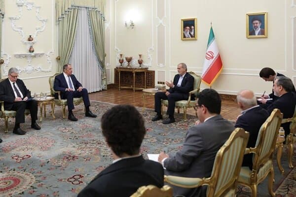 تصویر خبر: پزشکیان: هیچی کشوری نمی‌تواند به زور خواسته‌هایش را بر ما تحمیل کند