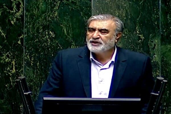 تصویر خبر: عزیزی: اخلاقی اقدامات خوبی برای ایمن‌سازی تجهیزات نوین نیروهای مسلح شروع کرده است