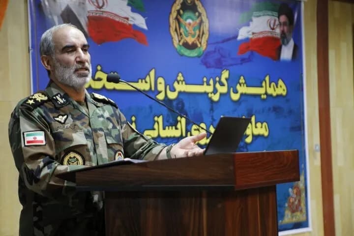 تصویر خبر: تأکید فرمانده نیروی زمینی بر ضرورت جذب جوانان متخصص و باانگیزه در ارتش