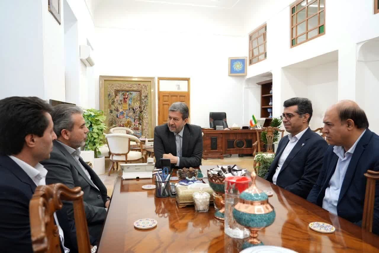 تصویر خبر: جمالی‌نژاد: تب برفکی تهدید جدی برای استان اصفهان است