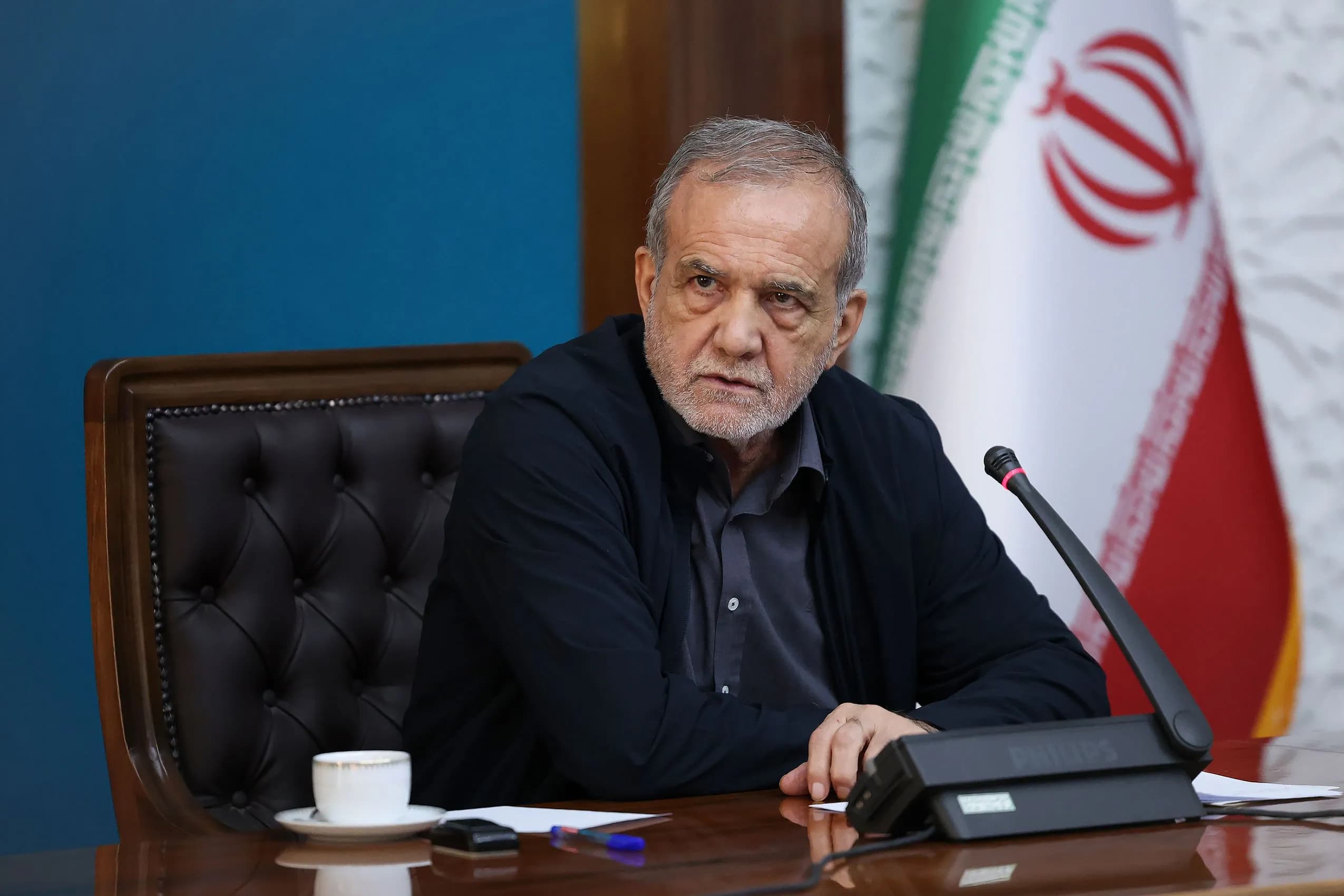 تصویر خبر: رئیس جمهور: گسترش همکاری‌های و تقویت اعتماد و همدلی، زمینه ساز توسعه روابط دو کشور است