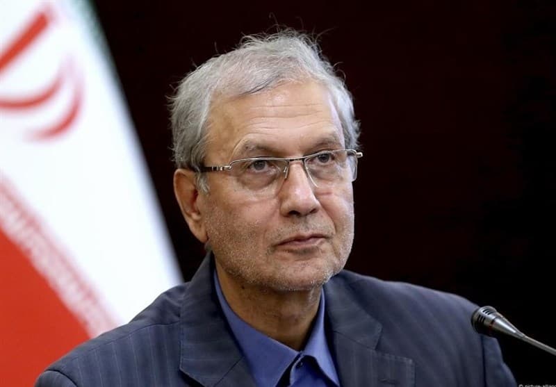 تصویر خبر: ربیعی: صنایع خلاق سهم بیشتری در رشد اقتصاد ایران دارد
