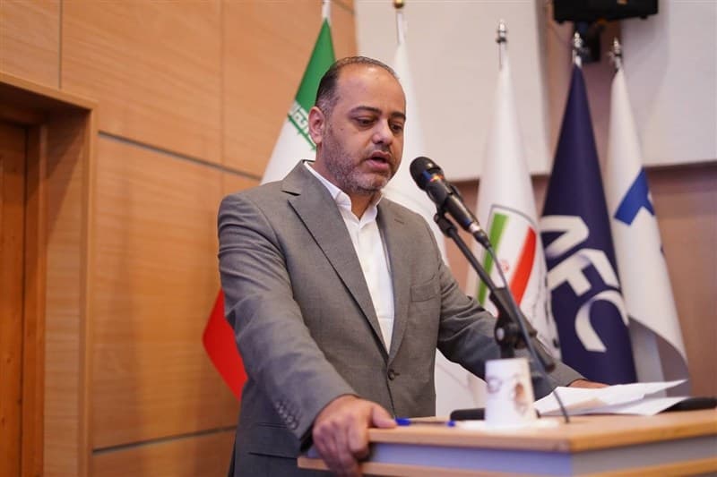 تصویر خبر: مومنی: فدراسیون امارات قول پیگیری مجوز پرواز تراکتور را داد