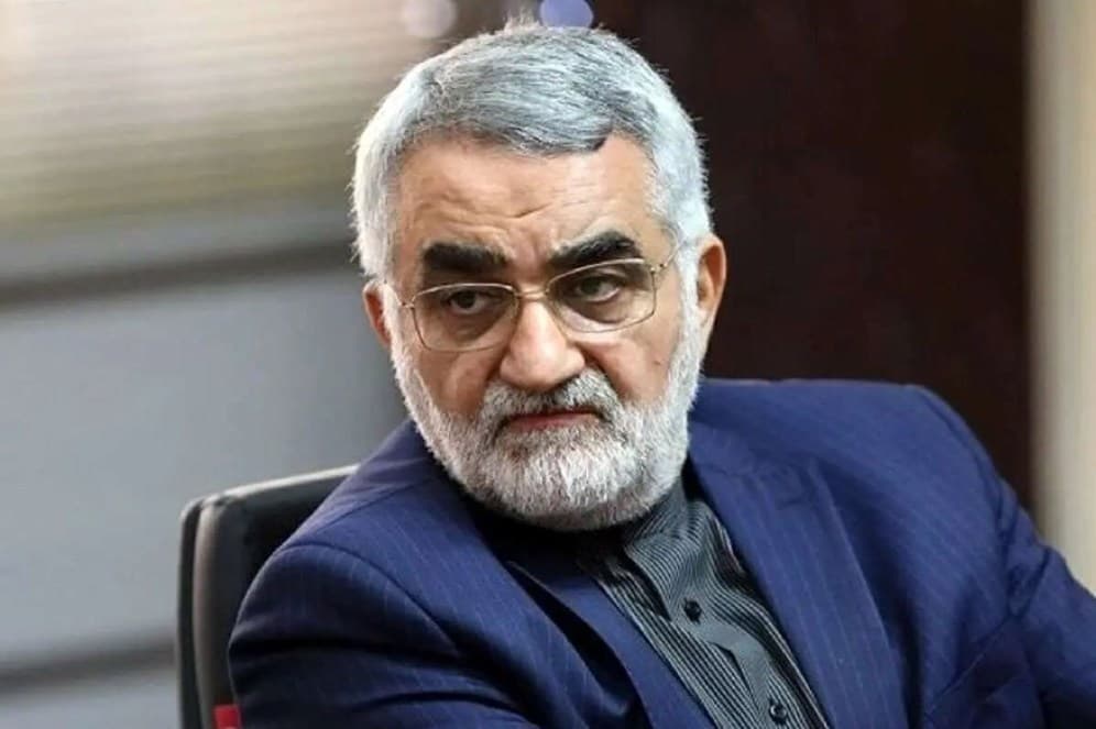 تصویر خبر: بروجردی: تنگه هرمز را محکم نگه داشته‌ایم، نیروهای مسلح کاملا آماده‌اند