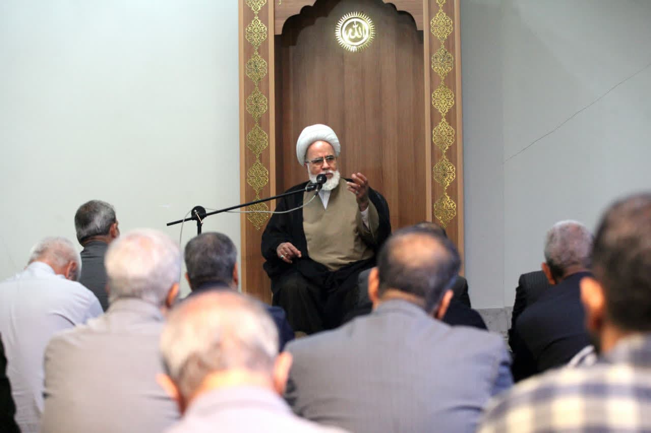 تصویر خبر: امام جمعه کرمانشاه: دفاع مقدس یک مکتب الهی برای نسل‌های آینده است