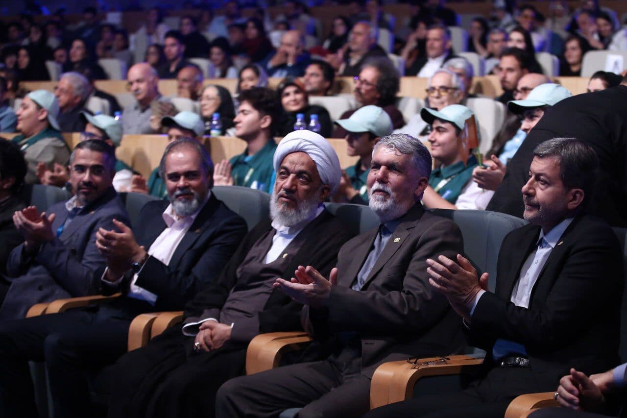 تصویر خبر: استاندار اصفهان: سینمای کودک شالوده هویت و اعتمادبه‌نفس نسل آینده است