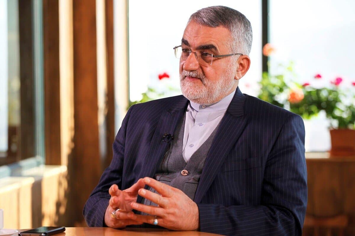 تصویر خبر: عضو کمیسیون امنیت ملی: ترامپ از «مادر بمب‌ها» استفاده کند،«پدر موشک‌ها» را به میدان می‌آوریم