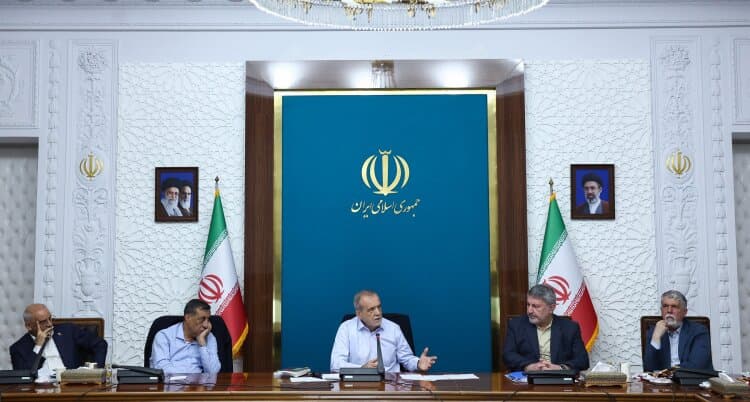 تصویر خبر: پزشکیان: افزایش ۵۰۰ هزار تومانی رقم کالابرگ الکترونیک حتماً اجرا می‌شود