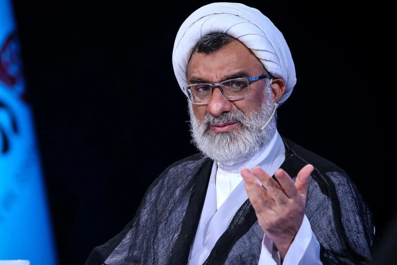 تصویر خبر: دبیر شورایعالی انقلاب فرهنگی:قریب به اتفاق بانوانی که کشف حجاب کرده‌اند، هیچ لجاجتی با نظام و حاکمیت ندارند/ 60-70درصد مردم تلویزیون نگاه نمی کنند
