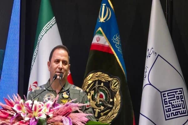 تصویر خبر: رحمانی: ارتش حتی در میدان جنگ سازندگی را متوقف نکرد