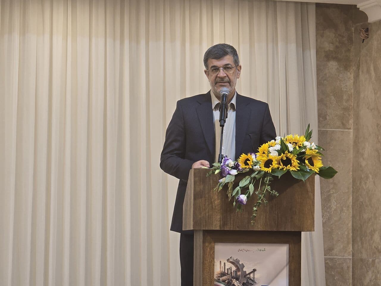 تصویر خبر: استاندار: صنعتگران یزد با وجود همه چالش‌ها، اشتغال را حفظ کردند