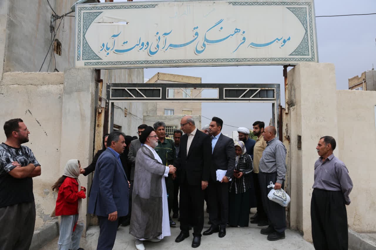 تصویر خبر: استاندار کرمانشاه: ظرفیت فرهنگی و دینی دولت‌آباد نیازمند حمایت جدی دستگاه‌های اجرایی است