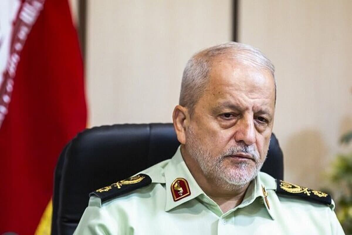 تصویر خبر: سردار احمدی‌مقدم: از ۲۹ فروردین تا ۲۵ خرداد حدود ۴۵ روز فروش نفت‌مان متوقف شد/ بعد از توافق‌ ۹۰ میلیون بشکه نفت‌مان از محاصره خارج شد اما فروخته نشد!