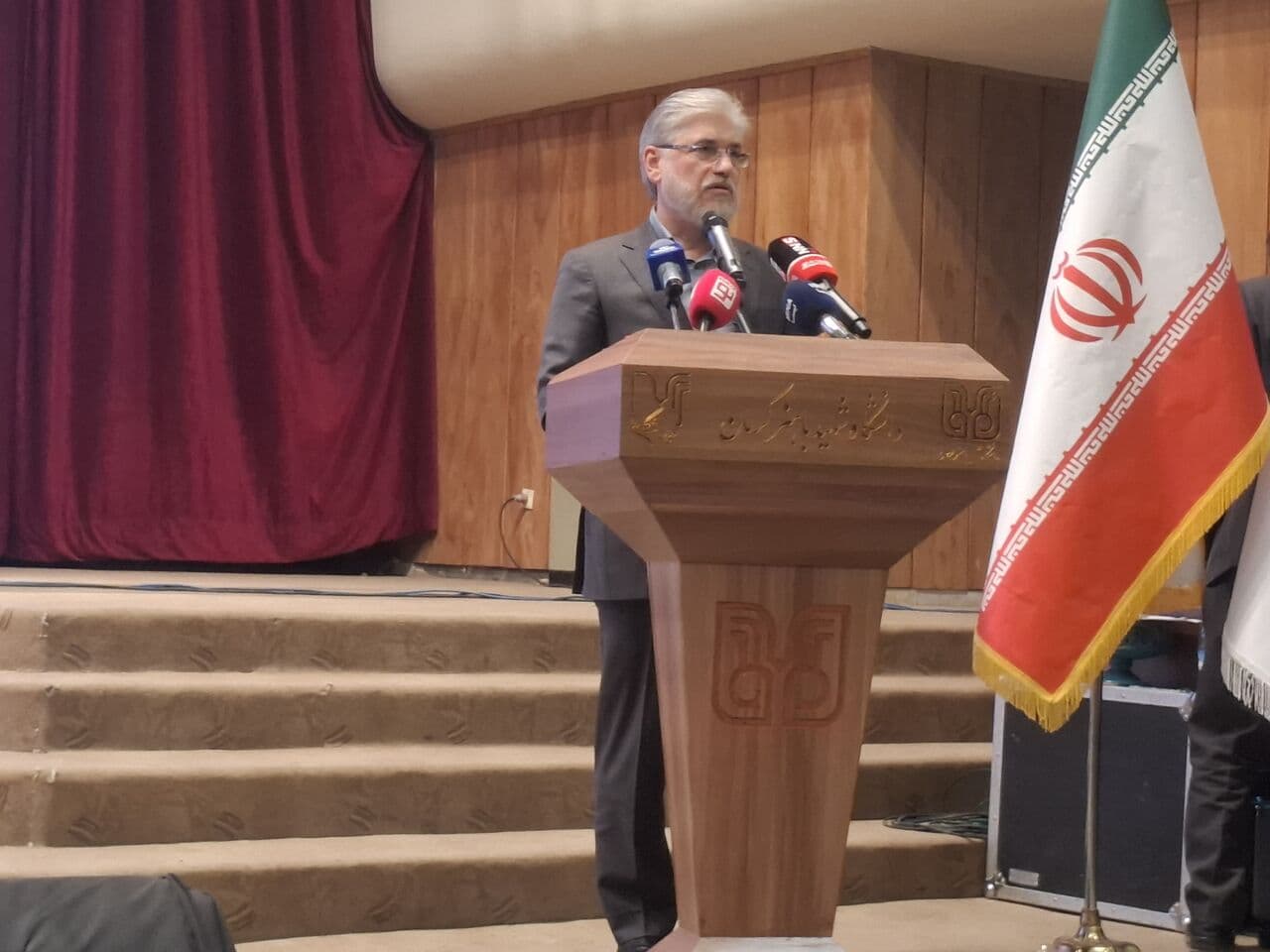 تصویر خبر: وزیر علوم: شرکت‌های فناور دانشگاهی ۲ هزار محصول تحریمی تولید می‌کنند
