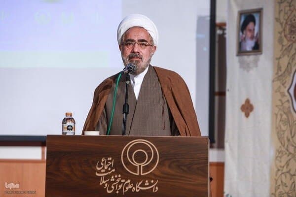 تصویر خبر: جوادی آملی: افرادی هستند که لباس روحانیت را سرقت بردند و کلمات آنها زهرآگین و سمّ مهلک است/ این‌ها ساقط خواهند شد؛ یا به دست خودشان یا دیگران