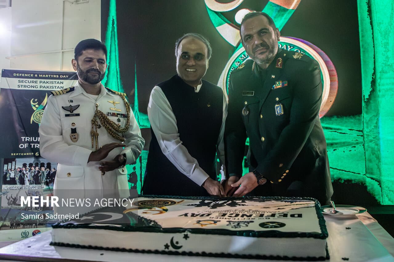 تصویر خبر: مراسم «روز دفاع پاکستان» برگزار شد