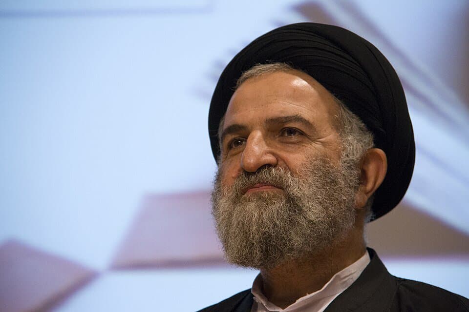 تصویر خبر: آیت‌الله غروی: بسیاری از مسئولان مدت‌هاست روی مین راه می‌روند/اختلاف‌افکنی قابل پذیرش نیست