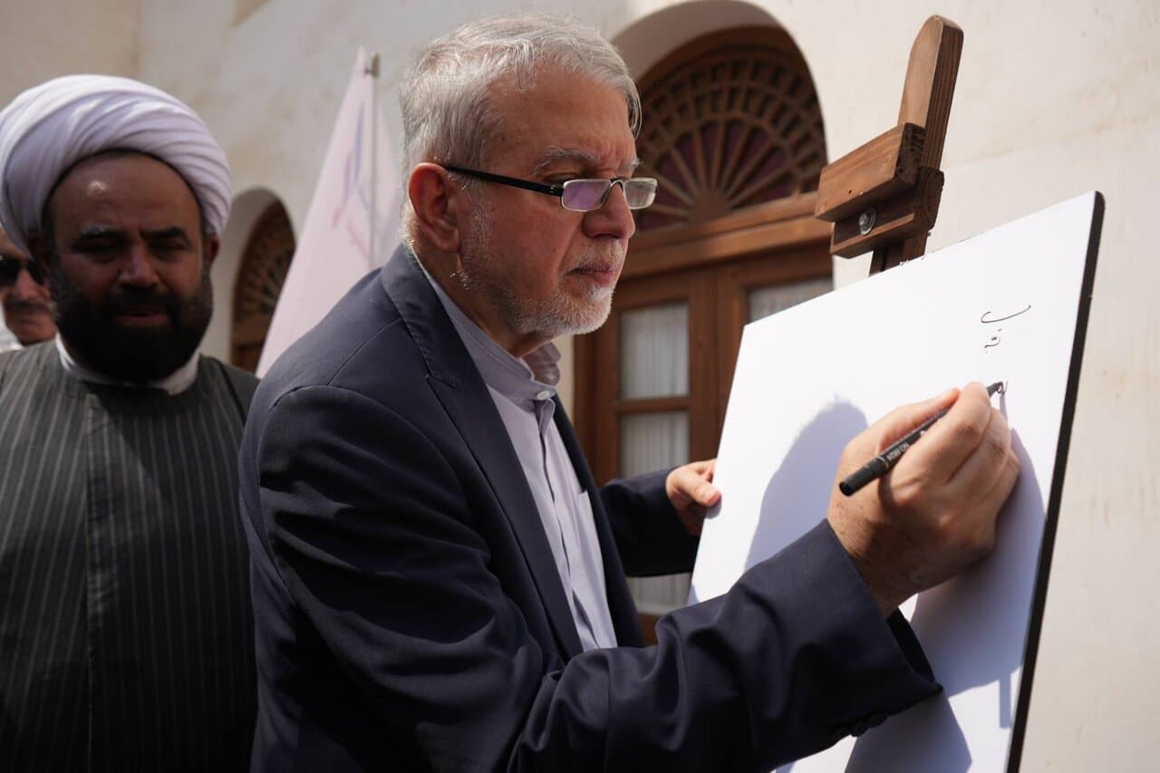 تصویر خبر: وزیر میراث فرهنگی: بناهای تاریخی باید به ارزش اقتصادی تبدیل شوند