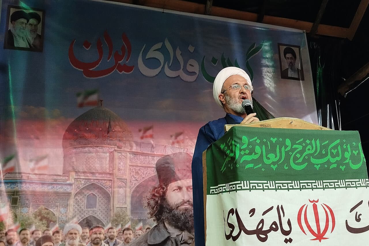 تصویر خبر: احمدی: غفلت از ارزش‌های دینی جامعه را در برابر دشمن آسیب‌پذیر می‌کند