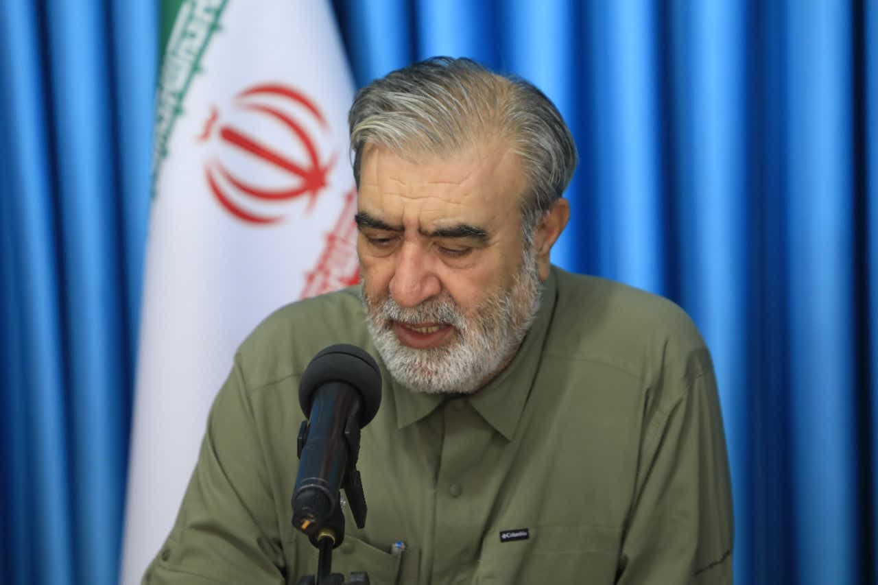 تصویر خبر: عزیزی: مرزنشینان باید به مرزبانان اقتصادی کشور تبدیل شوند