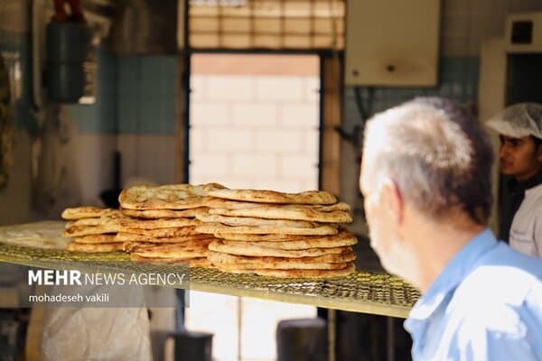 تصویر خبر: انتقاد فرماندار زاهدان از پایین بودن سرانه آرد و مشکلات کیفیت نان