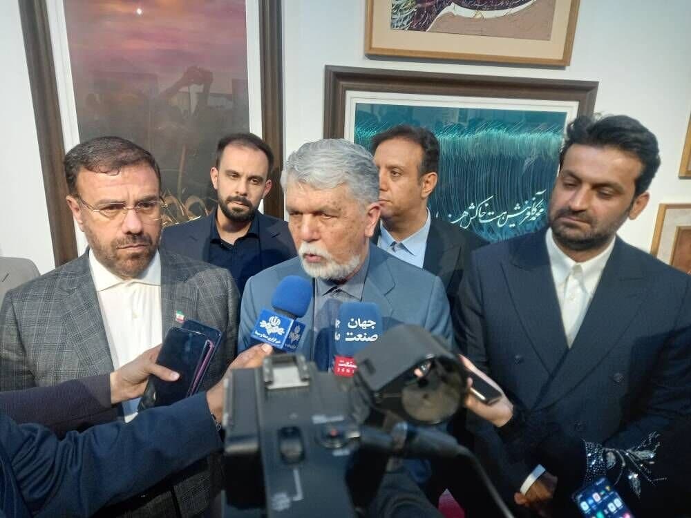 تصویر خبر: صالحی: اقتصاد هنر می‌تواند سهم بیشتری در گردش مالی جهانی داشته باشد