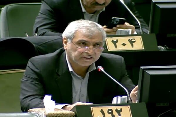 تصویر خبر: قوامی: عوامل نفوذ دلار را از ۱۶۰ به ۲۳۰ هزار تومان رساندند
