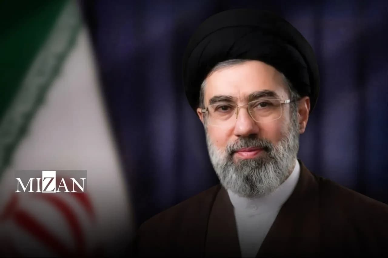 تصویر خبر: رهبر انقلاب خطاب به دانش آموزان و دانشجویان: پاسدار ریشه‌های هویت ملی و زبان مادری و پرچم مقدس باشید/ مسئولان برای بهبود معیشت معلمان و اساتید تلاش موثر نمایند
