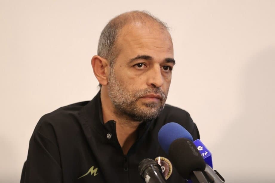 تصویر خبر: نویدکیا: نباید تصور می‌کردیم با ۱۰ نفره شدن ذوب‌آهن بازی را بردیم